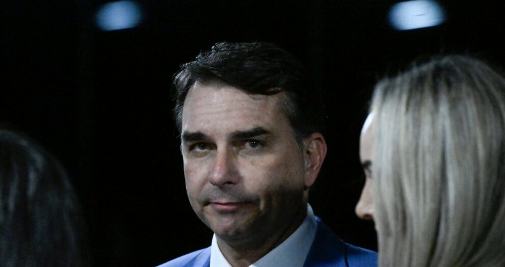 documentos-indicam-que-flavio-usou-proximidade-com-governo-bolsonaro-para-tratar-de-interesses-privados