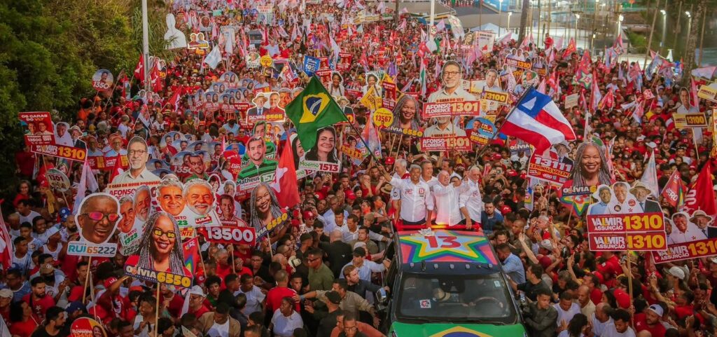 lula-reune-multidao-no-farol-da-barra-em-ato-de-campanha
