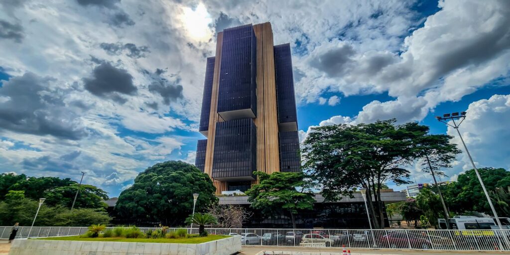 banco-central:-contas-publicas-tem-deficit-de-r$-10-bilhoes-em-agosto