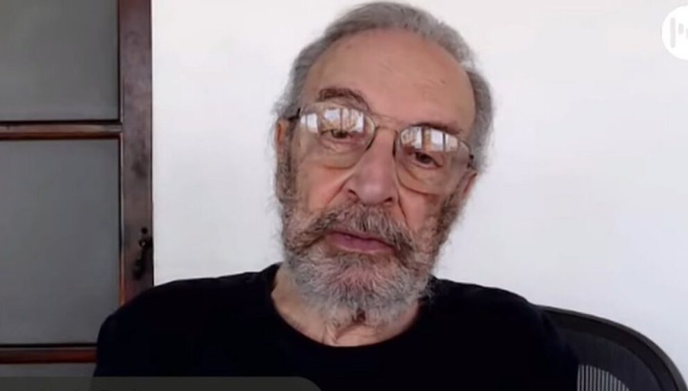 janio-de-freitas-resgata-ligacao-de-flavio-bolsonaro-com-rachadinhas,-milicia-e-condenados-no-caso-marielle