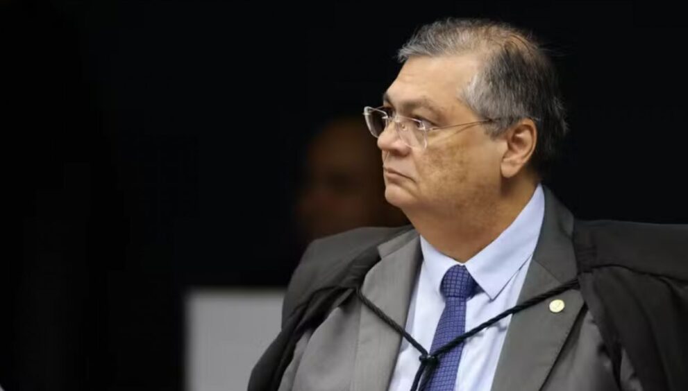 fachin-rejeita-pedido-de-flavio-bolsonaro-para-afastar-dino-de-processos-no-stf