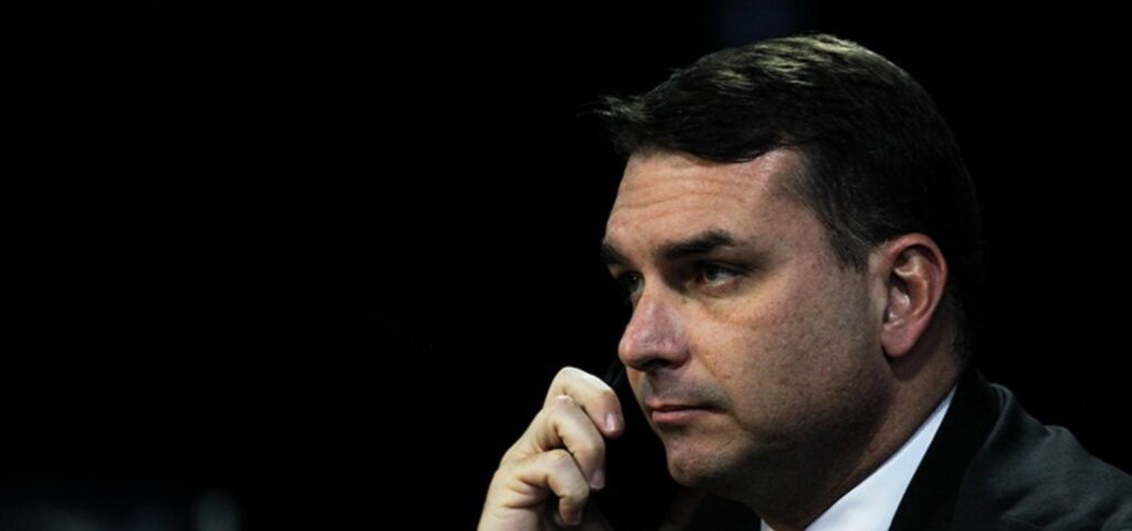 pf-investiga-emprestimo-do-brb-a-flavio-bolsonaro-para-compra-de-mansao-de-r$-6-milhoes