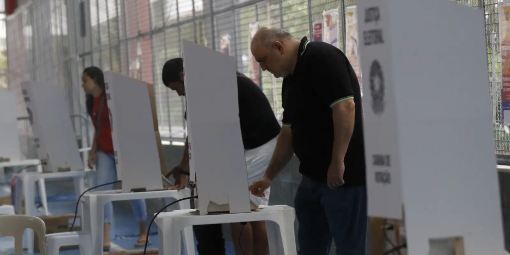 eleicoes:-mais-de-158-milhoes-de-eleitores-vao-as-urnas-neste-domingo