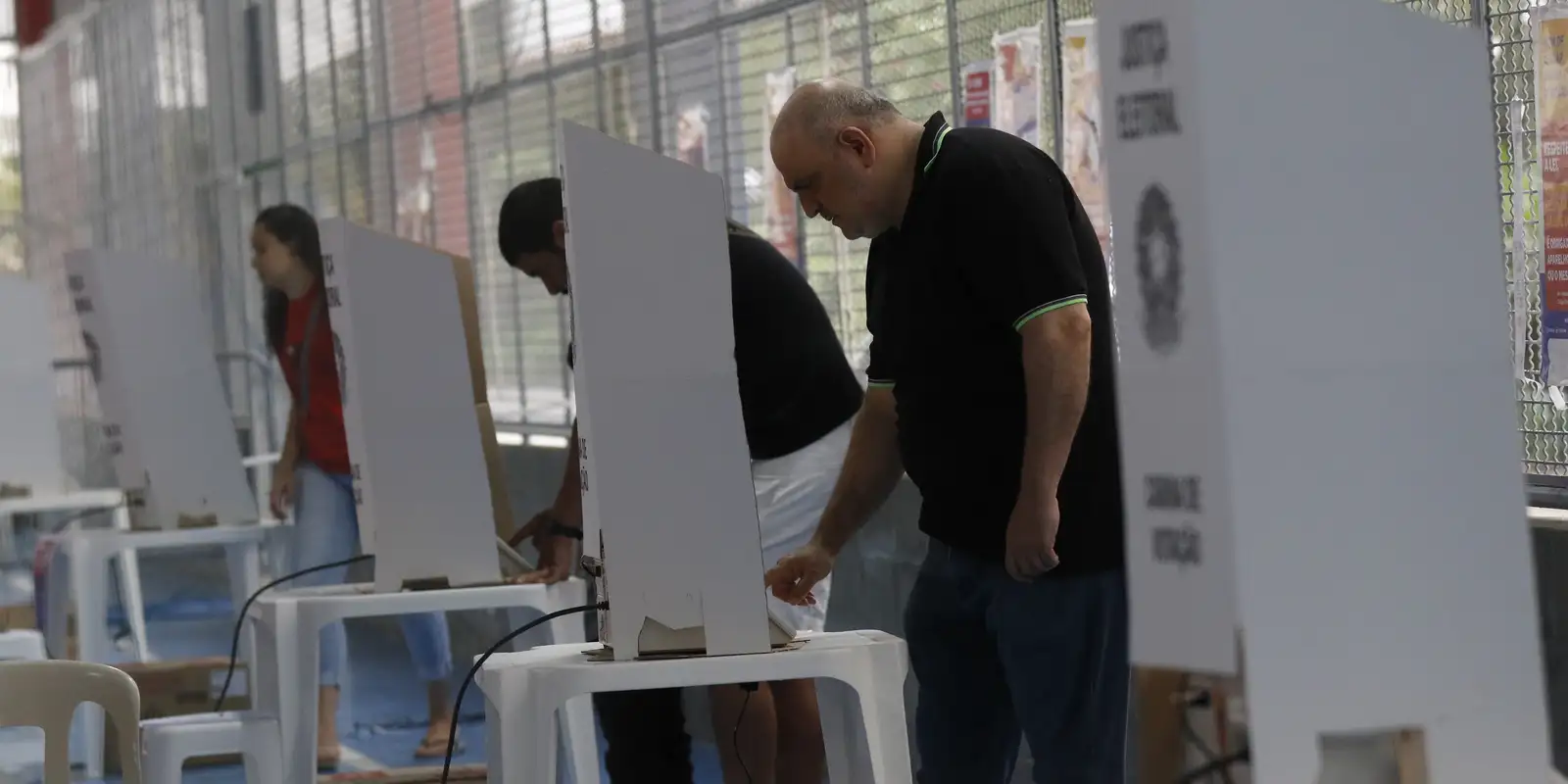 eleicoes:-mais-de-158-milhoes-de-eleitores-vao-as-urnas-neste-domingo