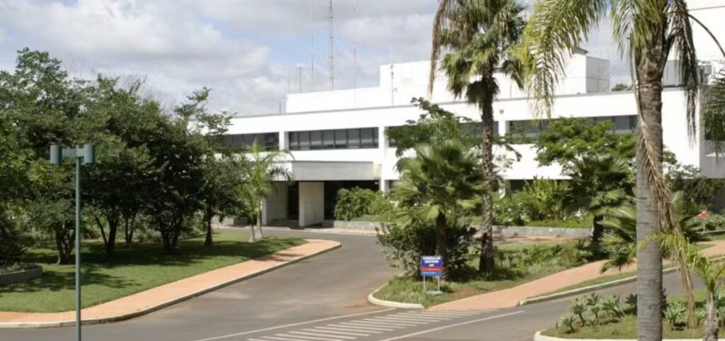 pf-faz-buscas-contra-dois-suspeitos-de-plano-contra-embaixada-dos-eua-no-brasil