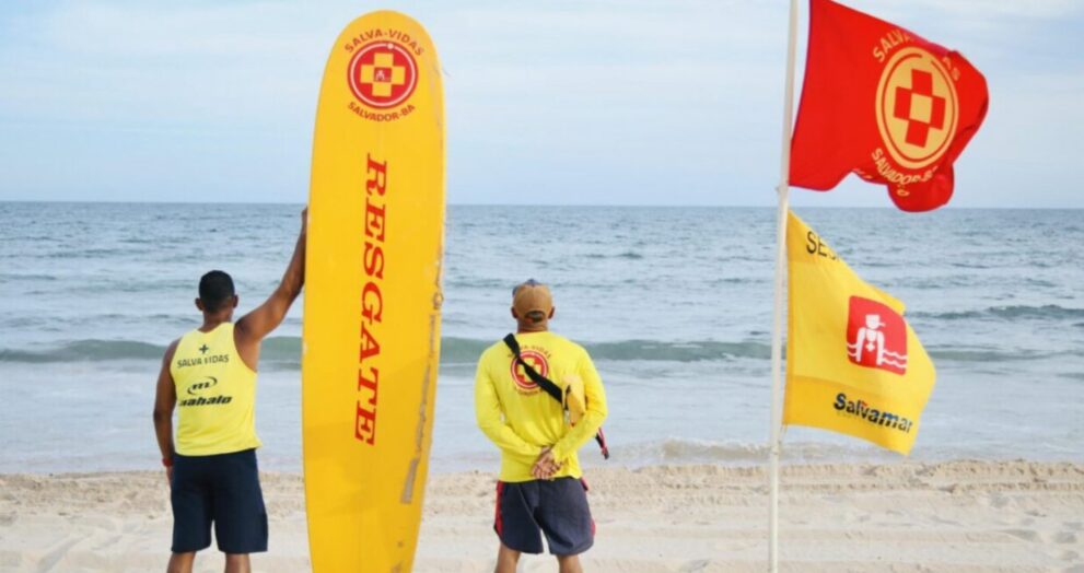 salvamar-alerta-para-riscos-no-mar-em-salvador-durante-fim-de-semana-de-calor-e-chuva