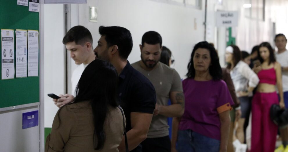 votacao-nao-termina-as-17h-para-quem-ja-esta-na-fila;-entenda