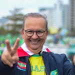 PF investiga broches com câmeras escondidas para gravar voto no RJ