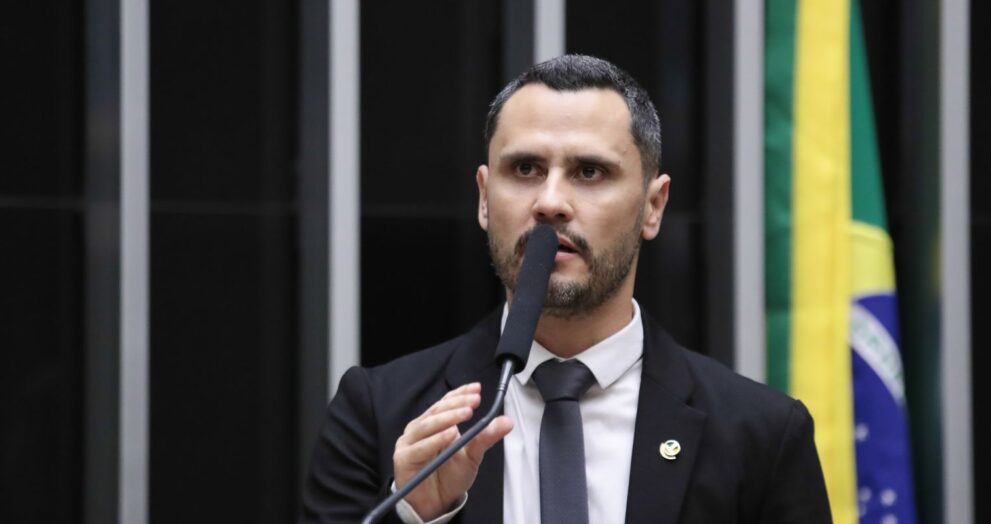 em-minas-gerais,-cleitinho,-do-republicanos,-e-eleito-em-1o-turno