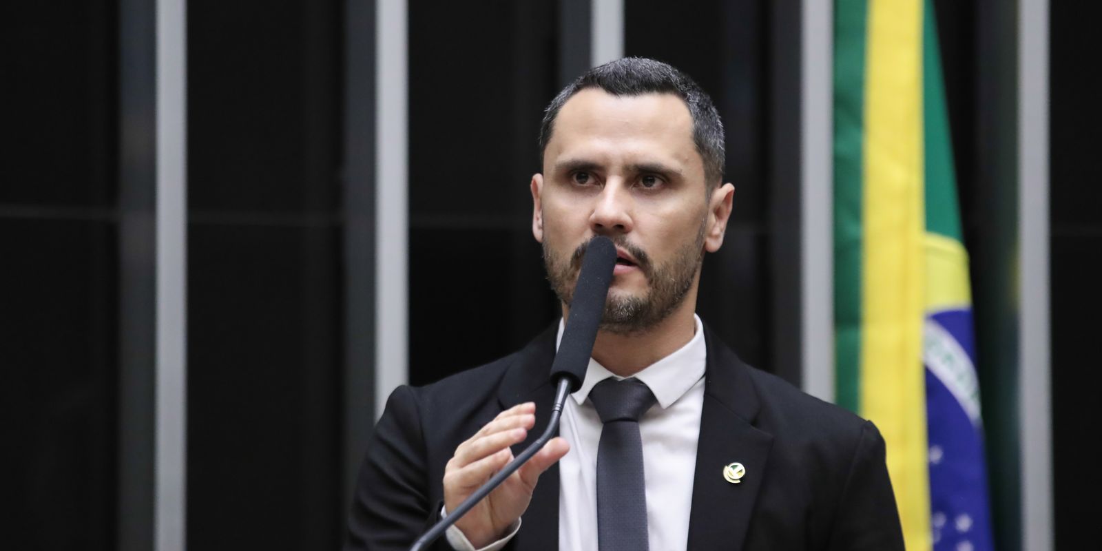 em-minas-gerais,-cleitinho,-do-republicanos,-e-eleito-em-1o-turno