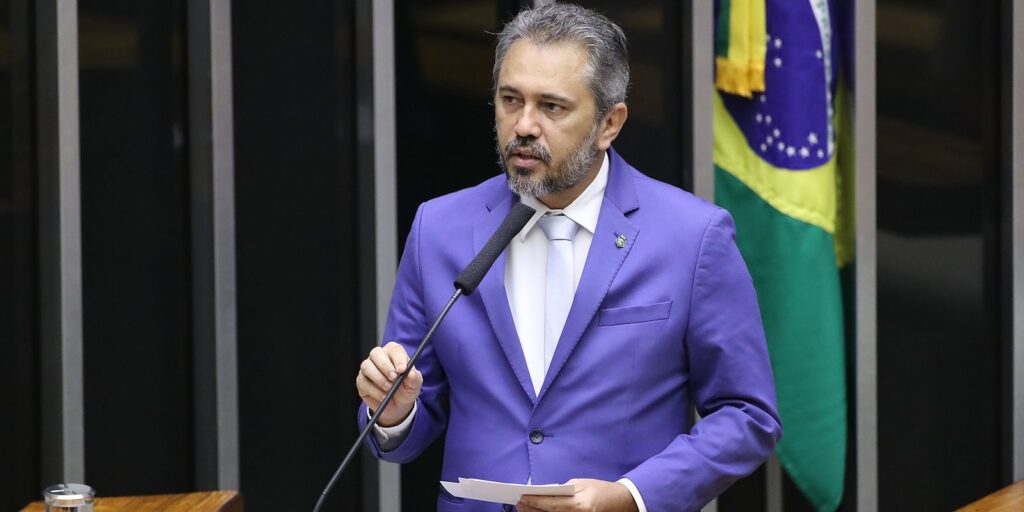 elmano-de-freitas-e-reeleito-governador-do-ceara