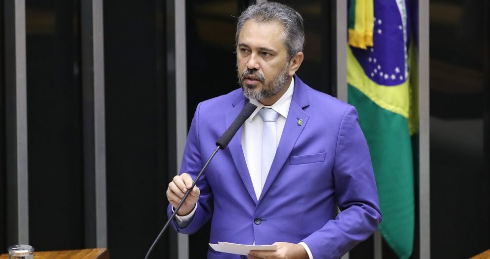elmano-de-freitas-e-reeleito-governador-do-ceara