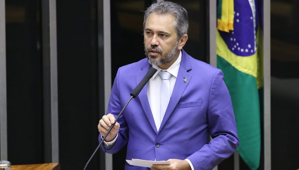 elmano-de-freitas-e-reeleito-governador-do-ceara