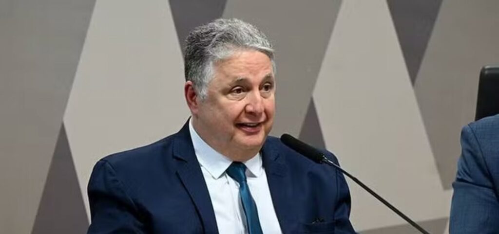 garotinho-desiste-de-recurso-e-douglas-ruas-pode-vencer-eleicao-no-1o-turno-no-rio