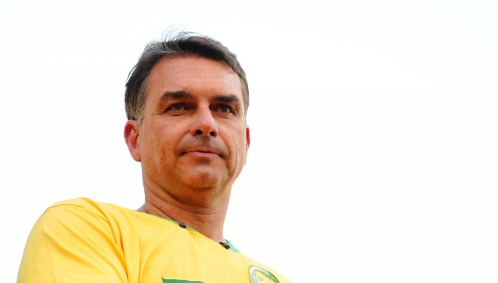 flavio-bolsonaro-e-multado-em-r$-5-mil-por-impulsionar-propaganda-negativa-contra-lula