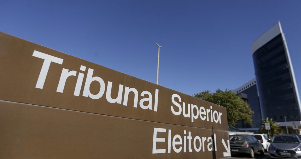 tse-manda-retirar-do-ar-posts-falsos-de-lula-com-a-bandeira