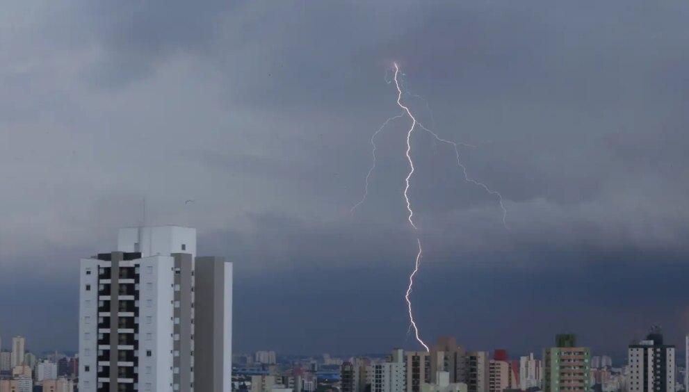 inmet-emite-alerta-laranja-com-perigo-de-chuvas-intensas-em-sp-e-pr