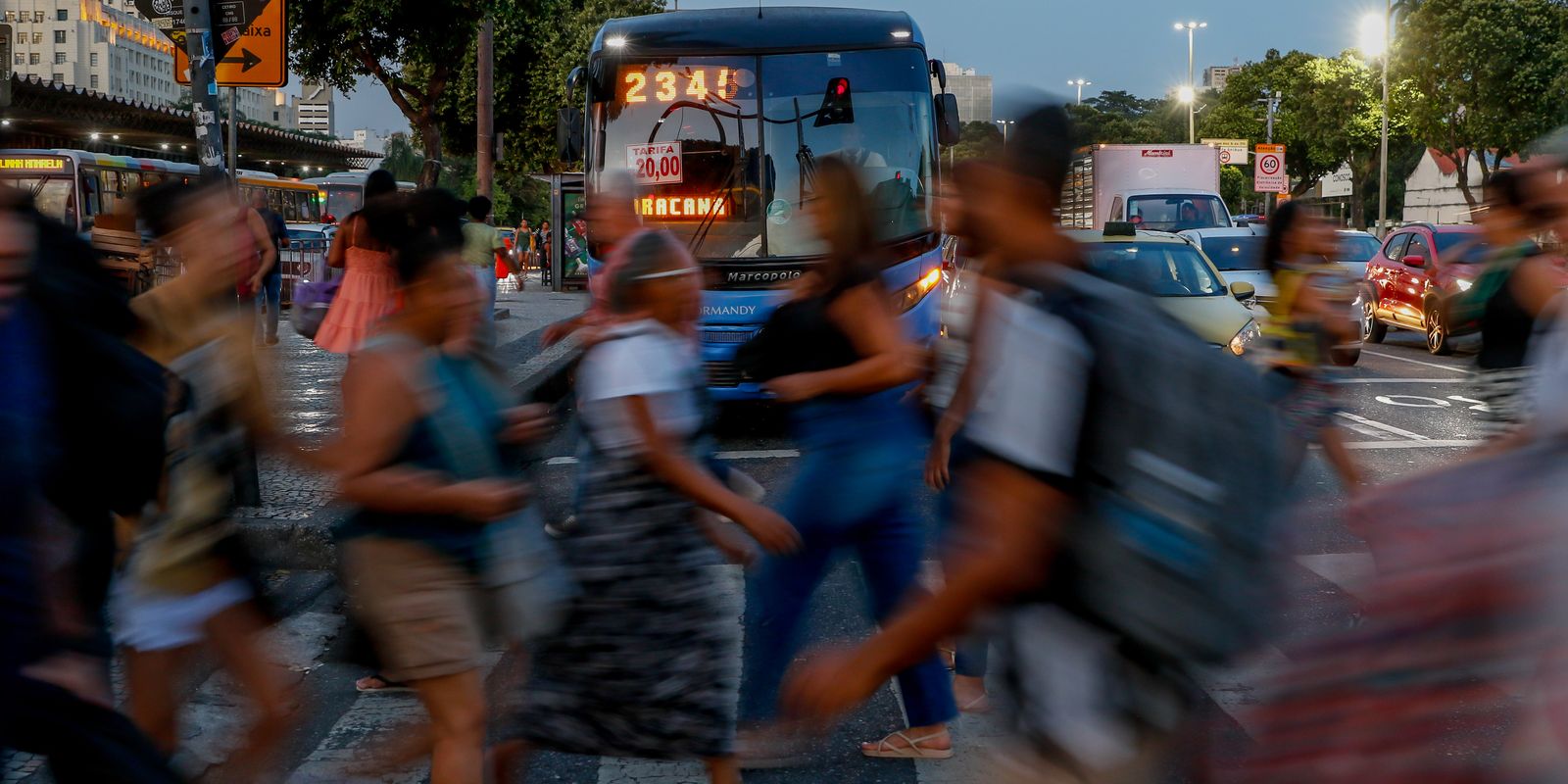 estudo-revela-como-medo-da-violencia-limita-rotina-de-mulheres-no-rj