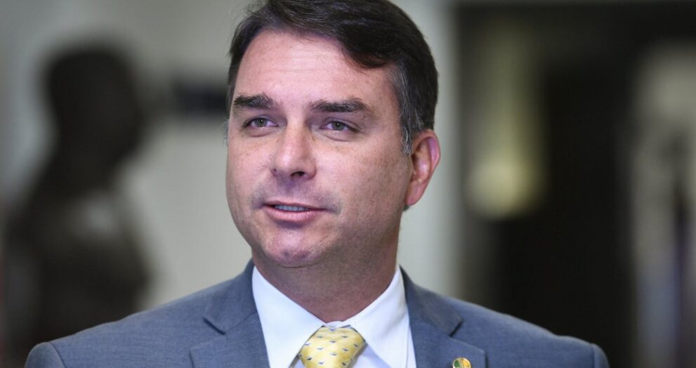 flavio-bolsonaro-chama-fim-da-escala-6×1-de-oportunismo-de-lula