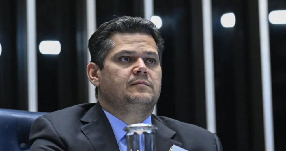 alcolumbre-sinaliza-votacao-da-pec-que-acaba-com-a-6×1-para-a-proxima-semana