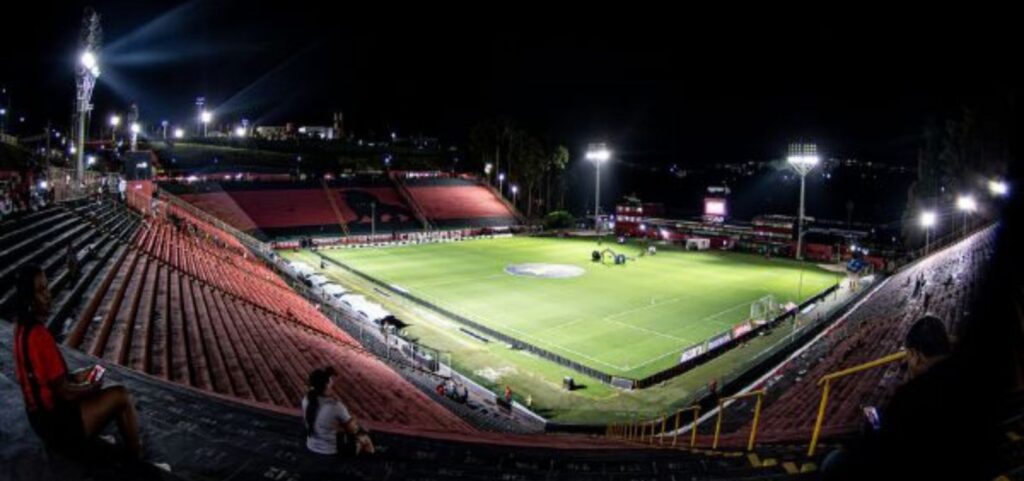 vitoria-x-chapecoense:-onde-assistir,-provaveis-escalacoes-e-arbitragem