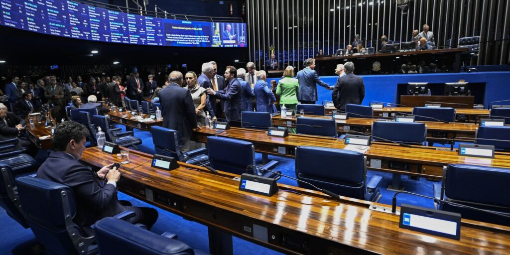pec-que-acaba-com-escala-6×1-entra-no-2o-dia-de-discussao-no-senado