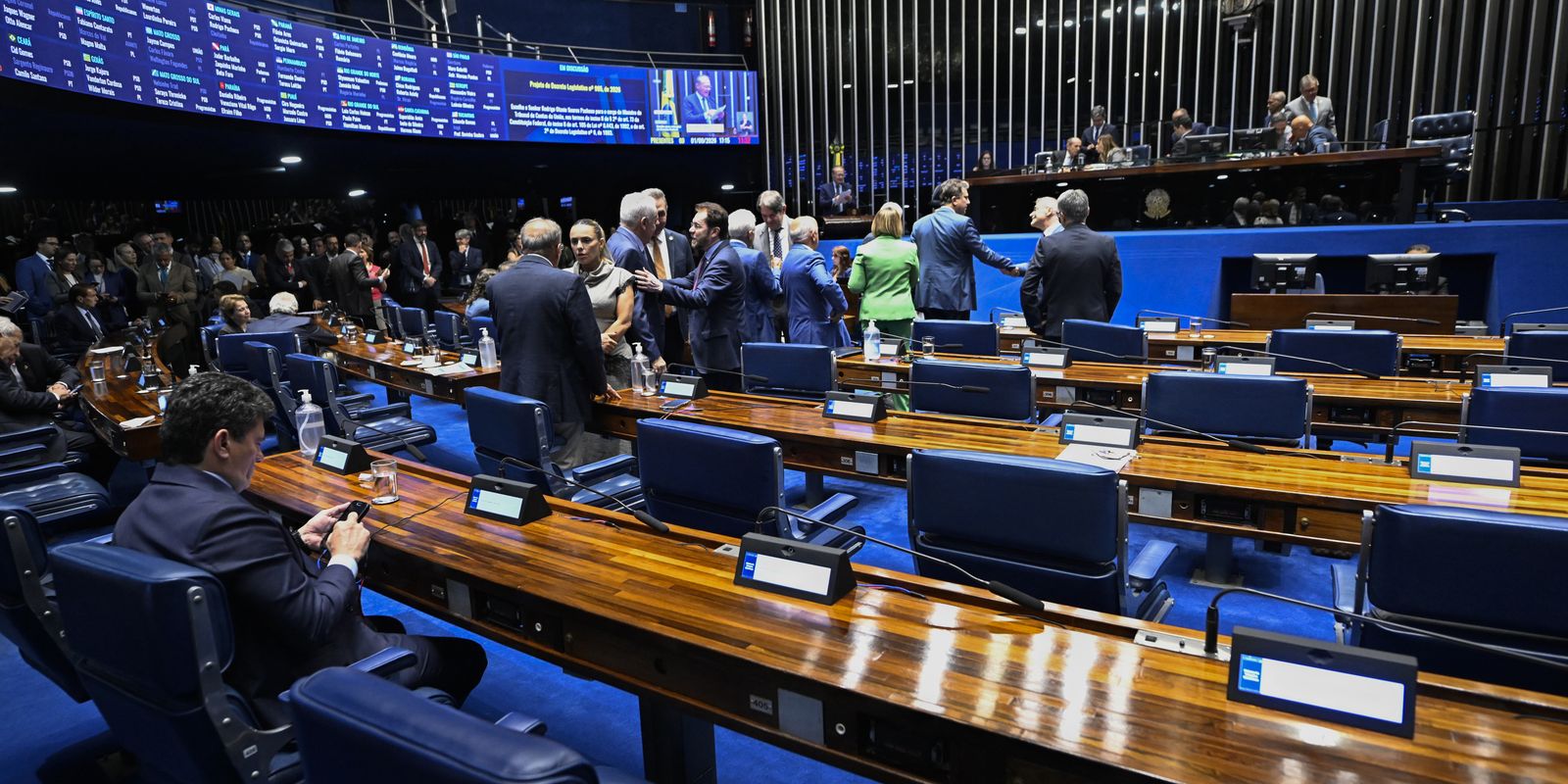 pec-que-acaba-com-escala-6×1-entra-no-2o-dia-de-discussao-no-senado