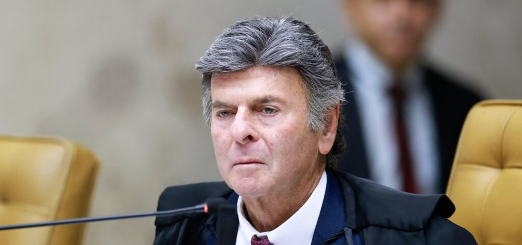 flavio-bolsonaro-avalia-filha-de-luiz-fux-para-vaga-no-stf