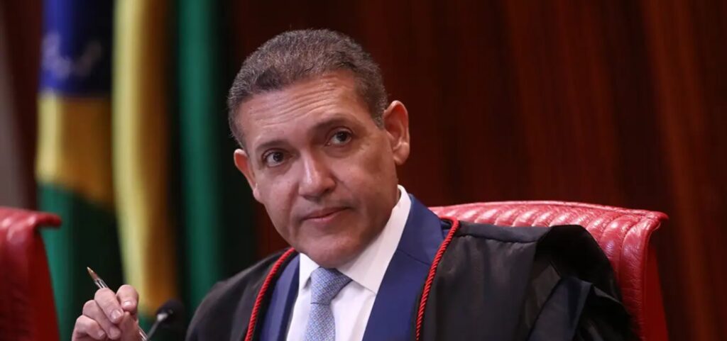 nunes-marques-nega-direito-de-resposta-a-lula-e-mantem-propagandas-eleitorais-de-flavio-bolsonaro-no-ar