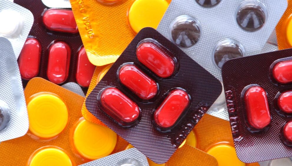medicamento-com-energetico:-mistura-pode-trazer-riscos-a-saude