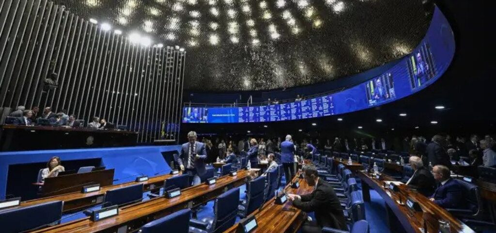 senado-realiza-terceira-sessao-de-discussao-da-pec-que-acaba-com-escala-6×1