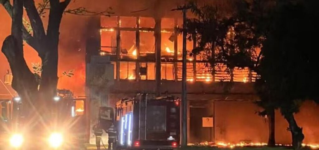 incendio-atinge-predio-da-universidade-federal-de-pernambuco-e-destroi-equipamentos-e-pesquisas