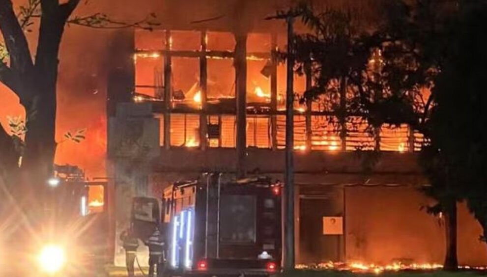 incendio-atinge-predio-da-universidade-federal-de-pernambuco-e-destroi-equipamentos-e-pesquisas