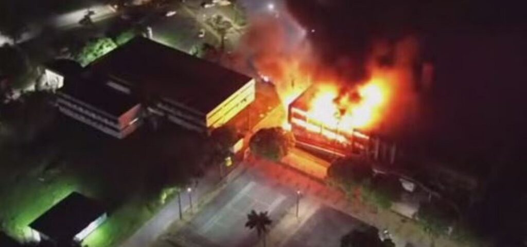 pf-investiga-incendio-na-ufpe;-prejuizo-e-estimado-em-r$-100-milhoes