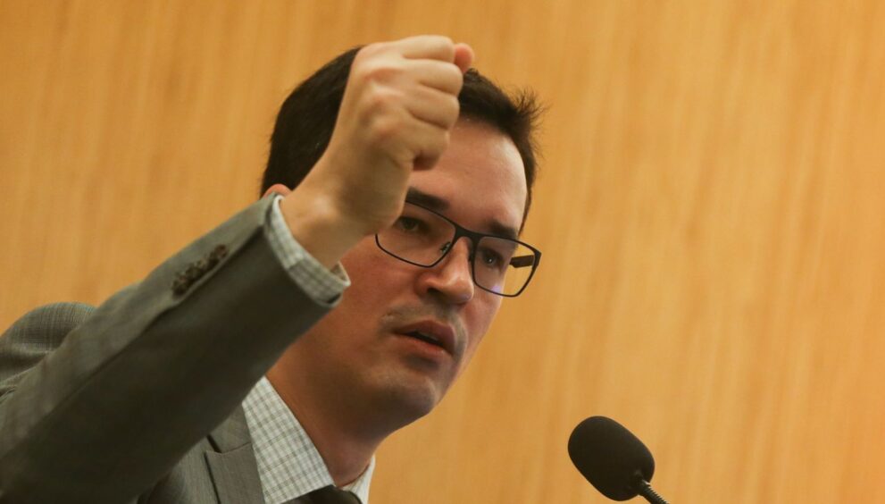 tse-adia-julgamento-sobre-validade-da-candidatura-de-deltan-dallagnol