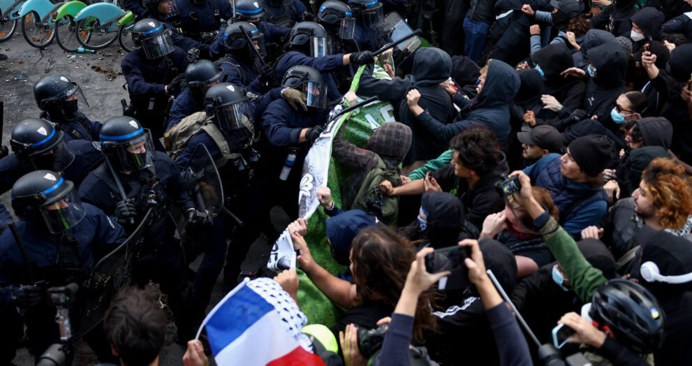 paris-em-chamas:-estudantes-tomam-a-praca-da-bastilha-na-continuacao-dos-protestos-pela-educacao