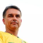Plataforma oferece criptomoedas a usuários que divulgarem voto em Flávio Bolsonaro