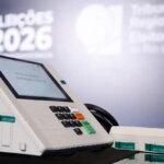 Moraes expede mandado de prisão contra Eduardo Bolsonaro