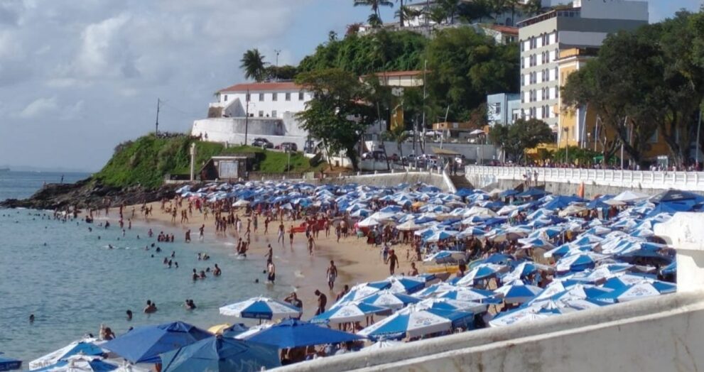 ministerio-publico-cobra-fiscalizacao-de-ambulantes-nas-praias-de-salvador