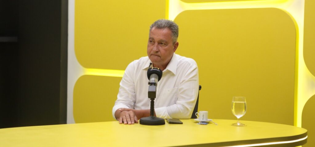 rui-costa-compara-governos-lula-e-bolsonaro-e-questiona-proposta-economica-de-flavio