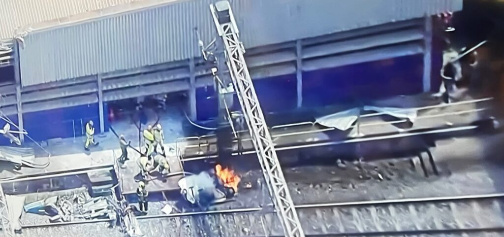 aviao-de-pequeno-porte-cai-perto-de-estacao-de-metro-em-bh-e-deixa-um-morto