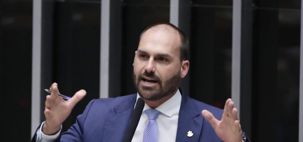 apos-condenacao,-pf-avalia-extradicao-de-eduardo-bolsonaro-dos-eua