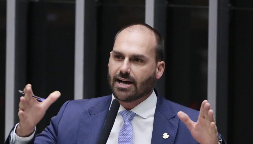 apos-condenacao,-pf-avalia-extradicao-de-eduardo-bolsonaro-dos-eua