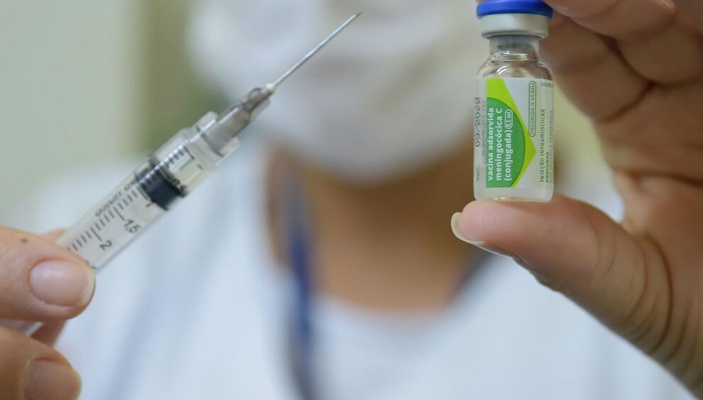 rio-oferece-vacina-contra-meningite-para-pessoas-de-1-a-24-anos