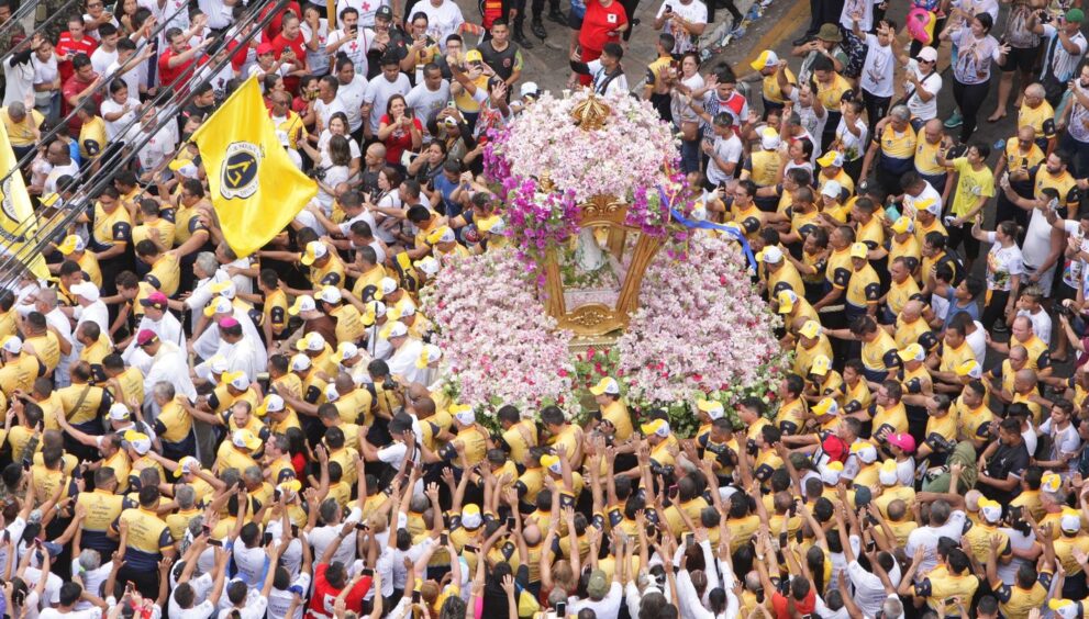 fe-e-esperanca-reunem-fieis-no-cirio-de-nazare-de-belem