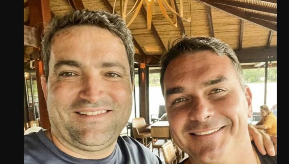flavio-bolsonaro-dividia-conta-com-suspeito-de-lavar-dinheiro-do-inss,-aponta-investigacao