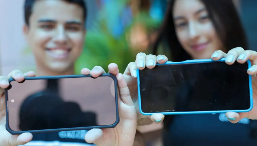 brasileiros-desaprovam-uso-de-celular-por-criancas-pequenas