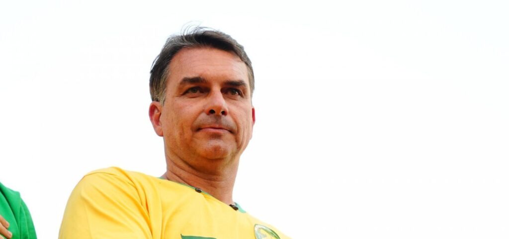 flavio-bolsonaro-e-alvo-de-pedido-de-investigacao-na-operacao-sobre-fraudes-no-inss