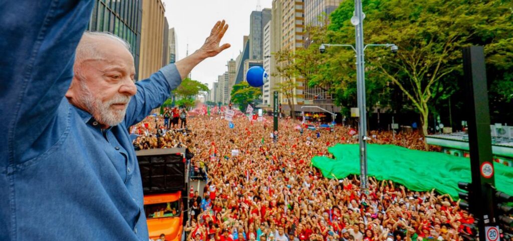 multidao-historica-ocupa-avenida-paulista-em-ato-de-apoio-a-lula