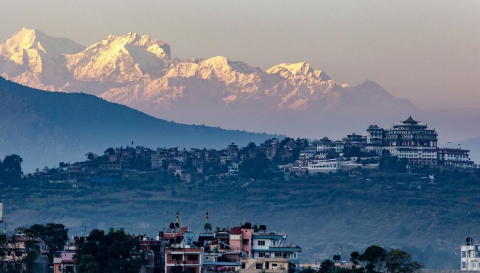 enchente-deixa-mais-de-100-estrangeiros-ilhados-no-nepal